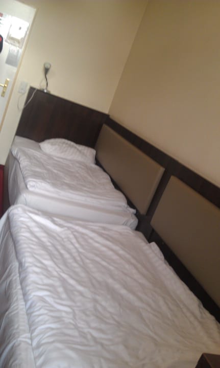 Winziges Twinbed-Zimmer (Doppelzimmer war gebucht) Garner Hotel Hamburg - Graf Moltke
