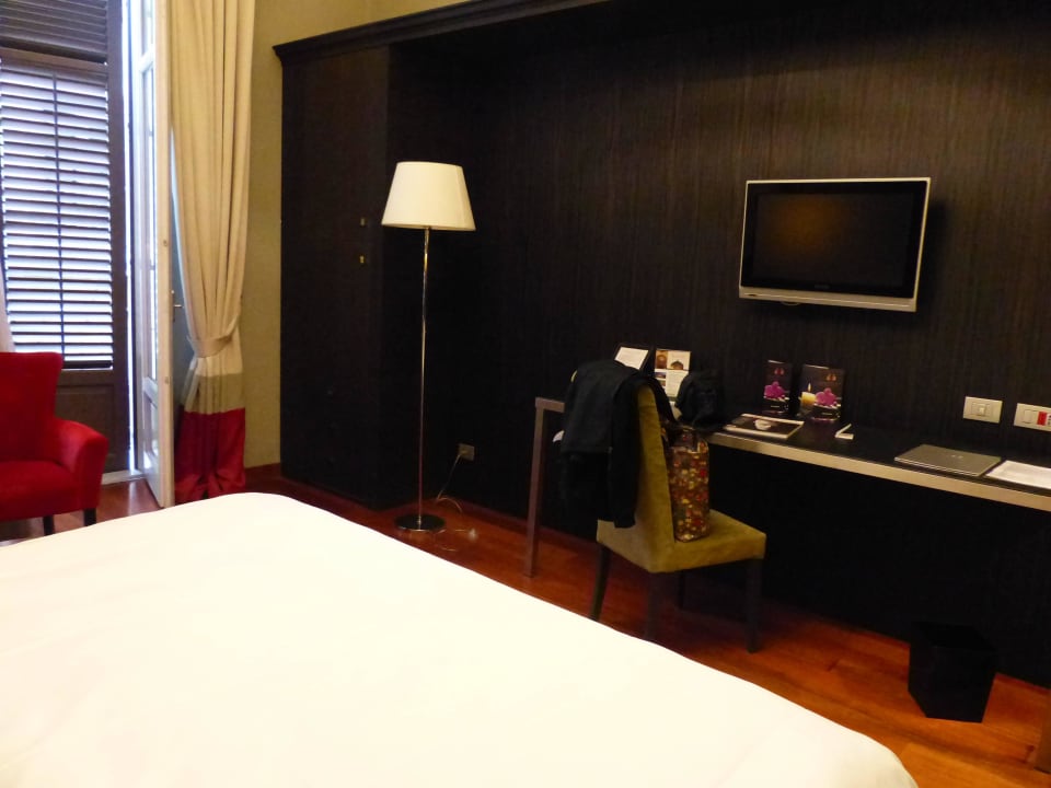 Schreibtisch mit Fernseher Hotel Porta Felice & Spa