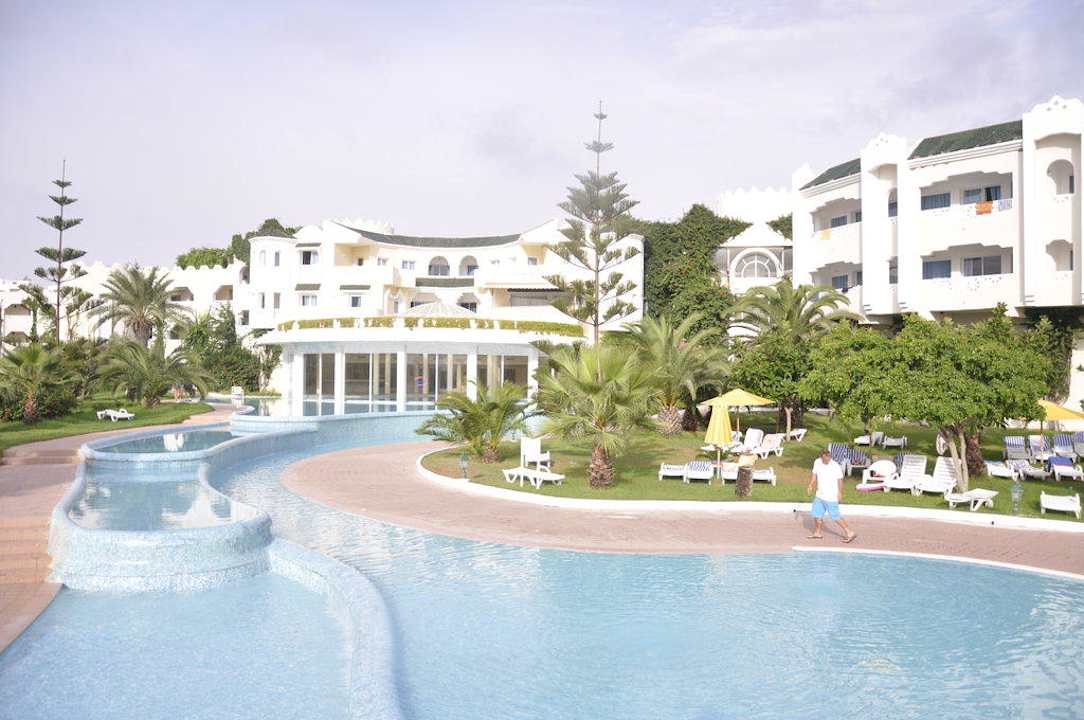 Morgens um sieben am Pool Mahdia Beach & Aquapark