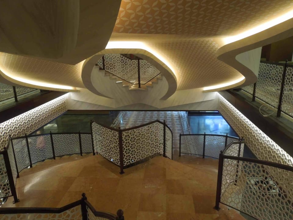 Treppe von -1 zu -2 Royal Taj Mahal Hotel