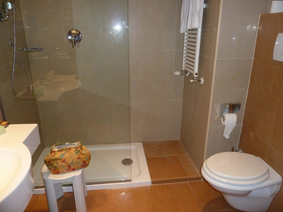 Badezimmer Savhotel Aemilia Bologna