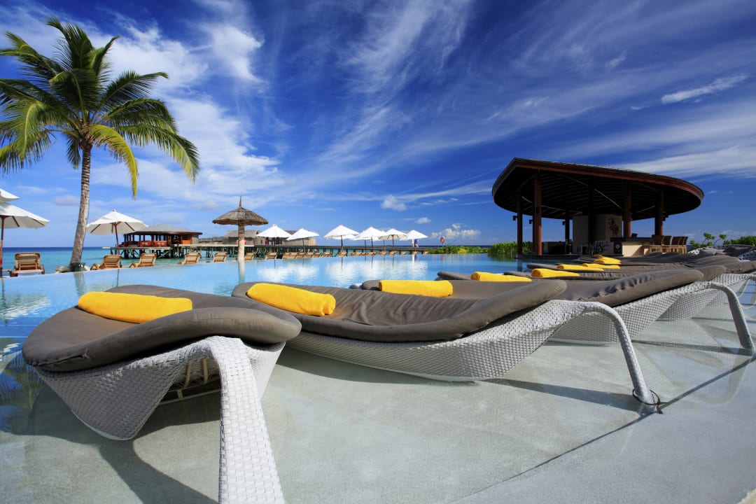 Pool Centara Ras Fushi Resort & Spa Maldives