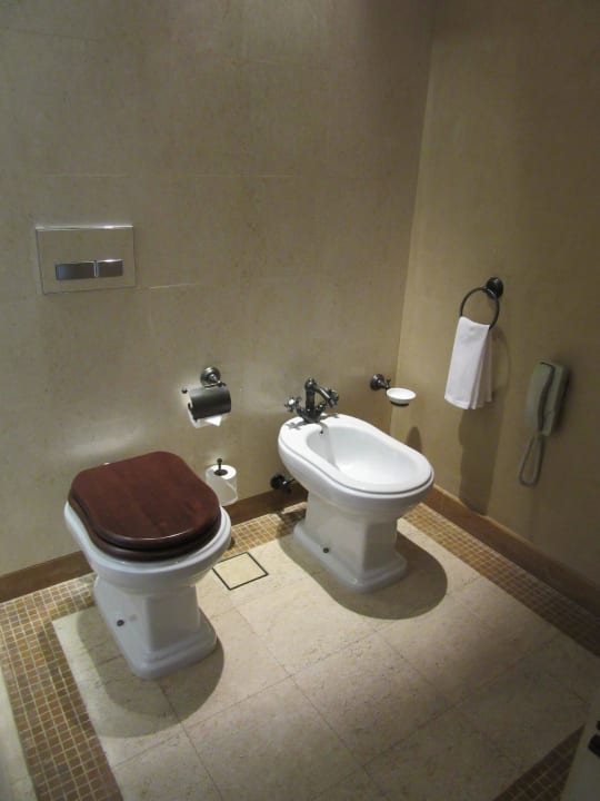Toilette Qasr Al Sarab Desert Resort by Anantara