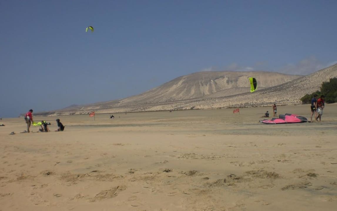 Strand mit Sufern R2 Pajara Beach