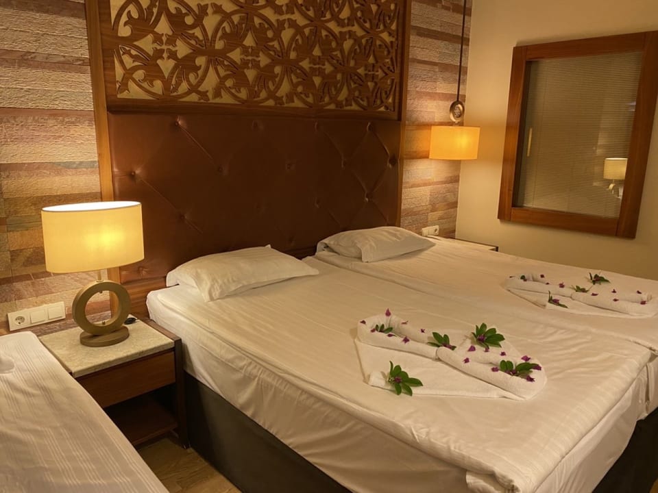 Zimmer Melas Lara Hotel