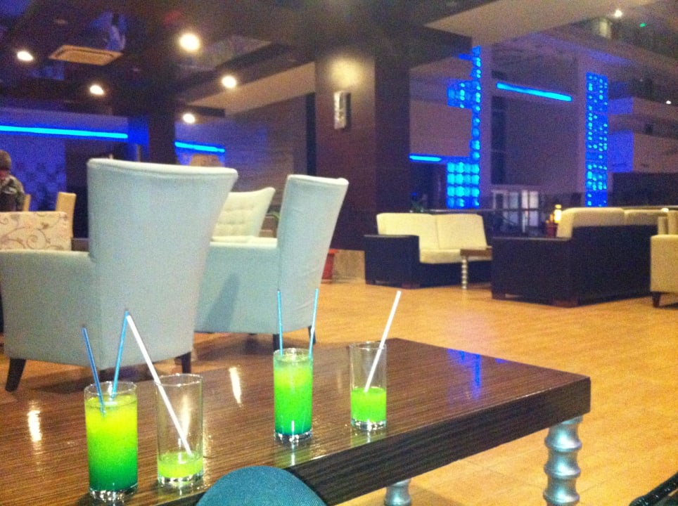 In de lobby coctails drinken! Hmmm Seaden Sea World Resort & Spa