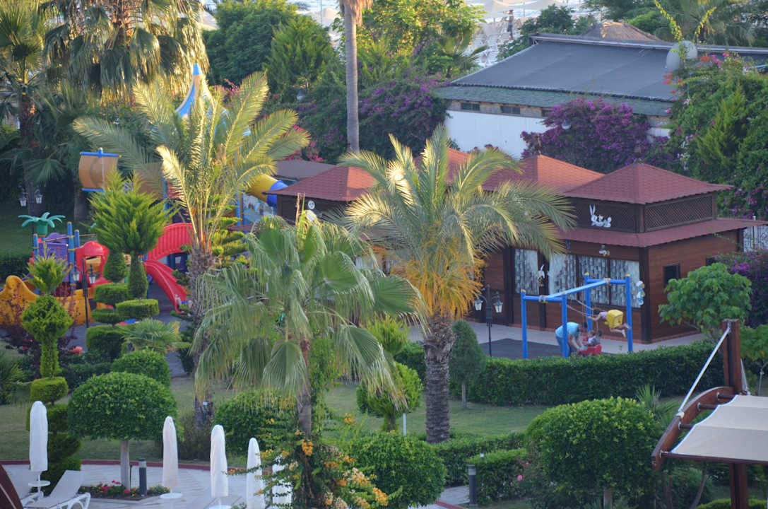 Garten. Kinderspielplatz Saphir Resort & Spa