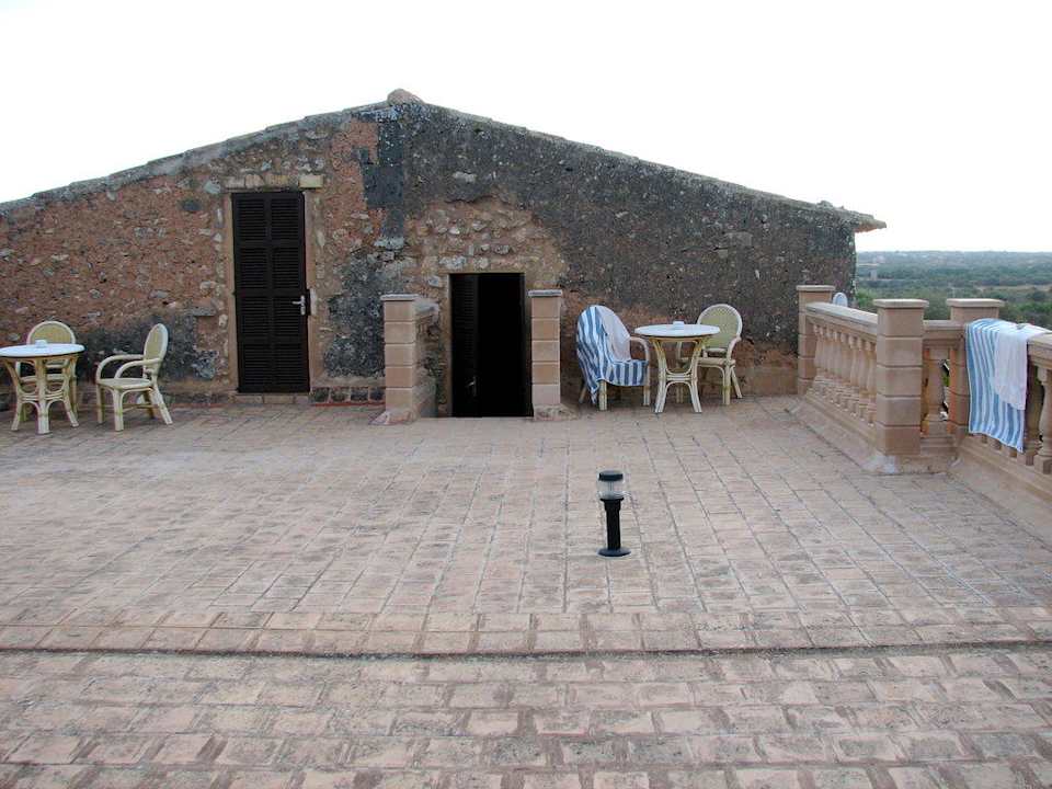 Terrasse vor Zi 3 (rechte Türe) und 4 Finca Hotel Rural Es Turó