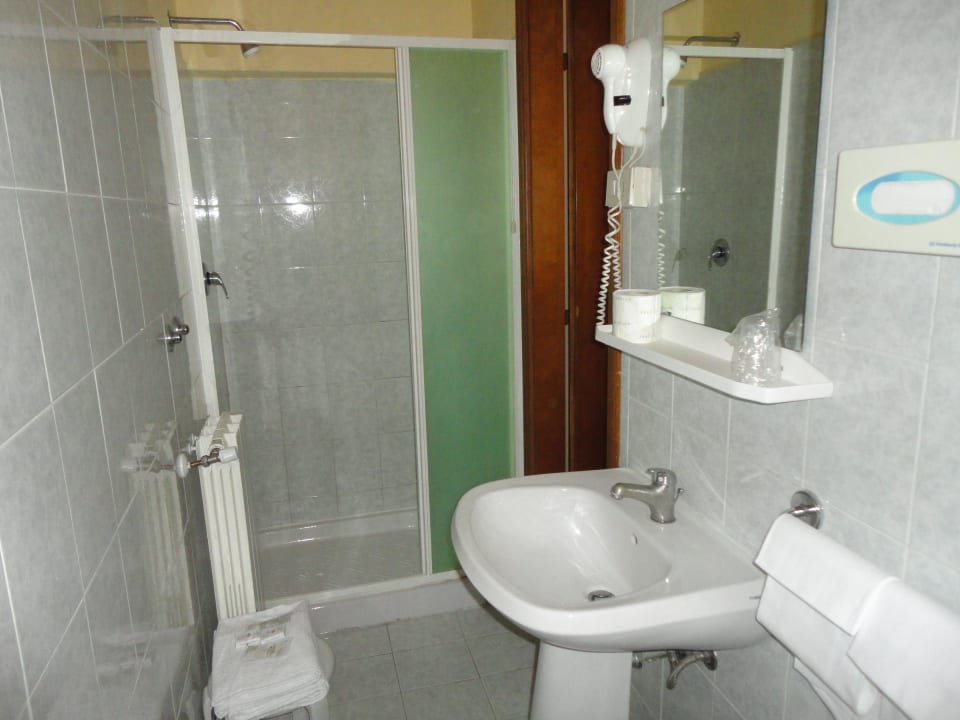 Bagno con doccia Giappone Inn Parking Hotel