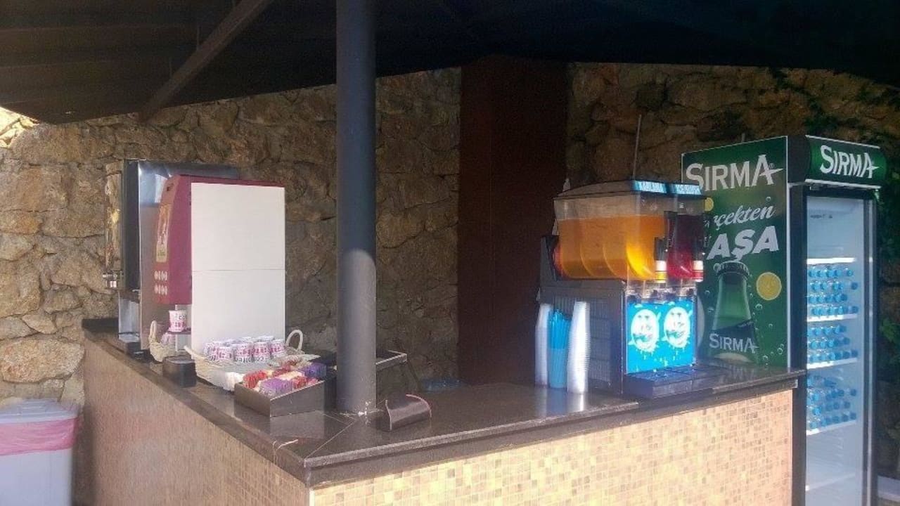 Bar samoobsługowy przy tzw. silent pool Michell Hotel & Spa