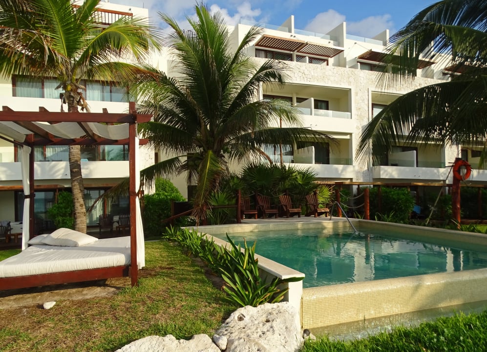 Pool Akumal Bay Beach & Wellness Resort
