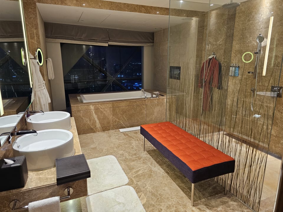 Zimmer Andaz Capital Gate Abu Dhabi - a concept by Hyatt