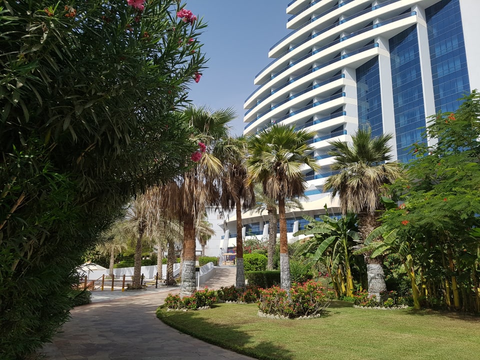 Außenansicht Hotel Le Meridien Al Aqah Beach Resort