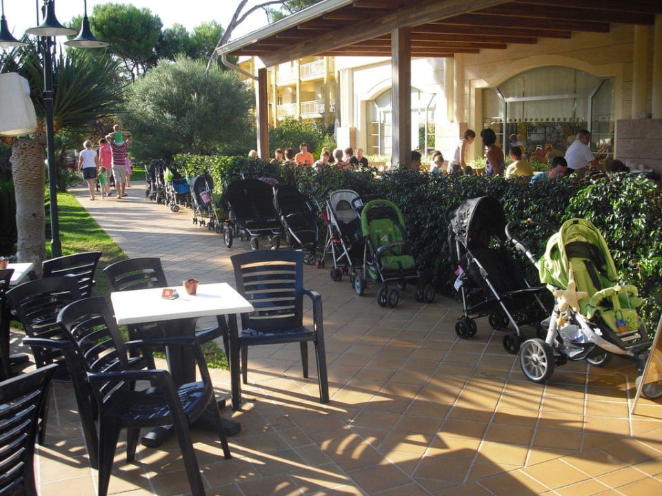 Buggy-Parkplatz vor dem Restaurant  Zafiro Mallorca