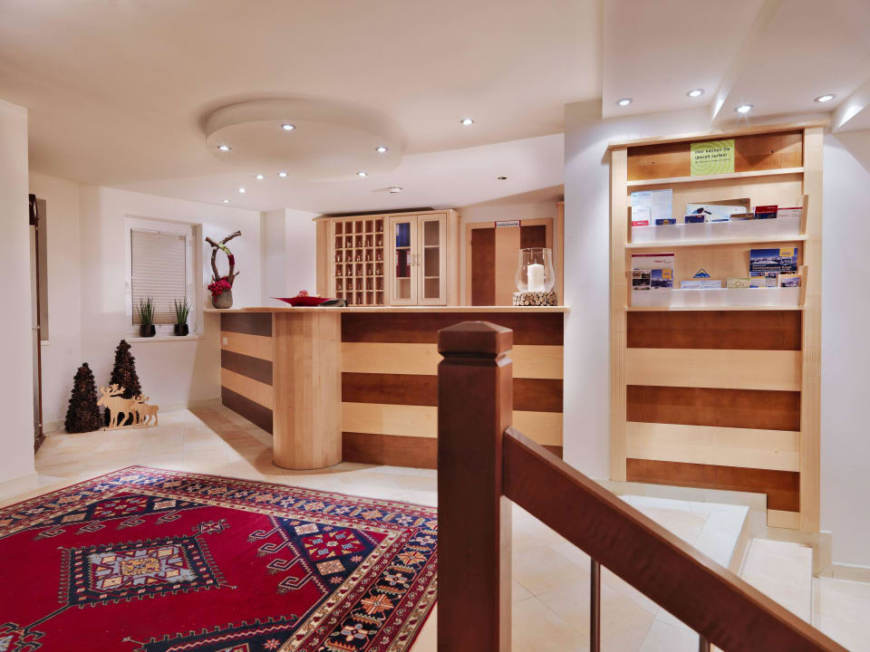 Rezeption Posthotel Strengen am Arlberg