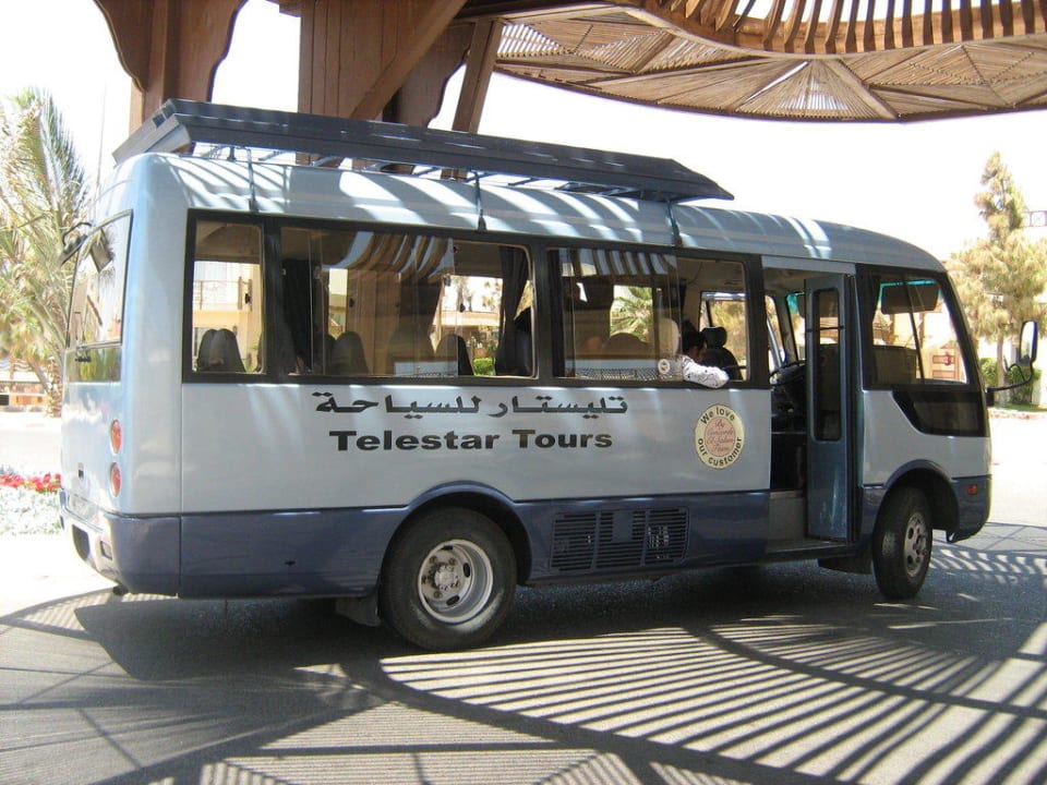 Маршрутка, которая везет на первуюлинию Concorde El Salam Hotel Sharm el Sheikh by Royal Tulip