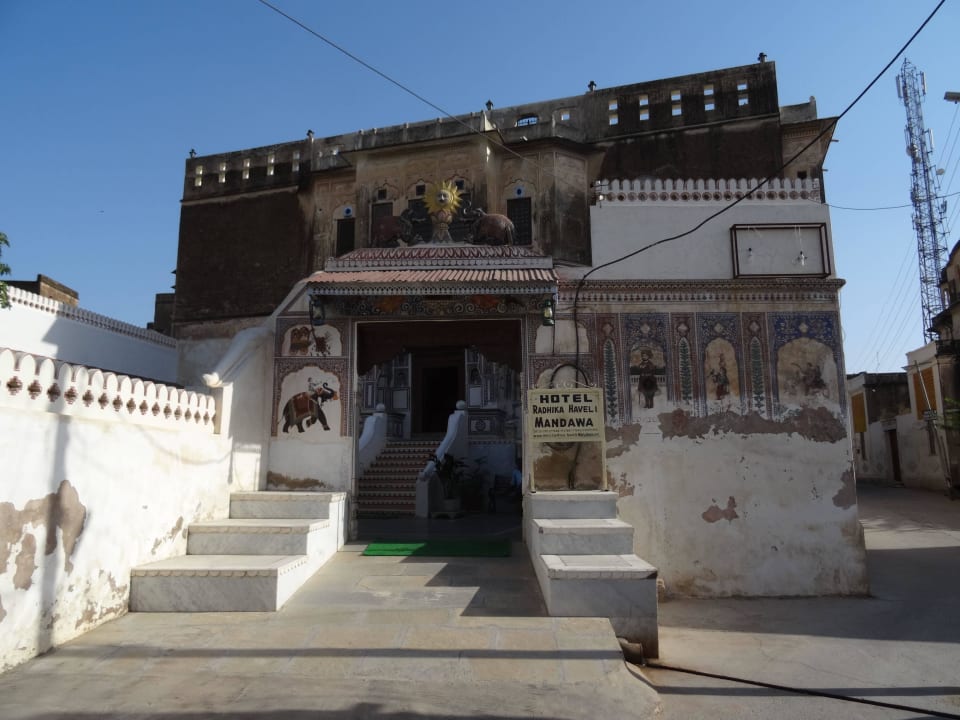 Vorderansicht des Hotels Hotel Radhika Haveli Mandawa
