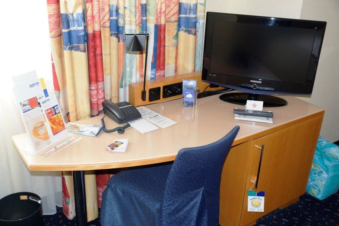 Schreibtisch / TV Mercure Hotel Bochum City
