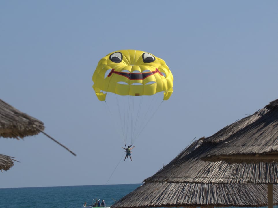 Parasailing Gloria Serenity Resort