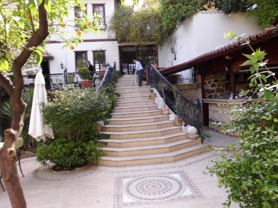 Treppe zum EIN/Ausgang Dogan Hotel by Prana Hotels & Resorts