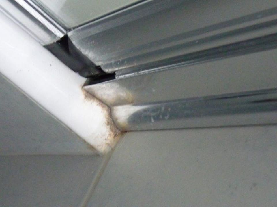 Schmutz Duschkabine Grand Hotel Holiday Resort