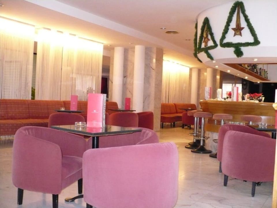 Bar mit Weihnachtsdeko Hotel & Spa S'Entrador Playa