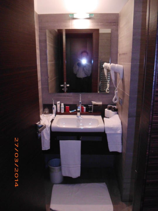 Zimmer 105 Waschtisch Hotel Trevi Collection