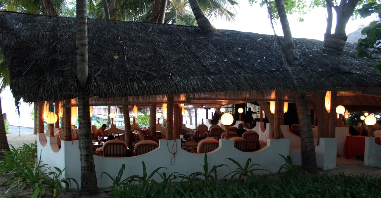 Hinterer Teil der Bar Thulhagiri Island Resort