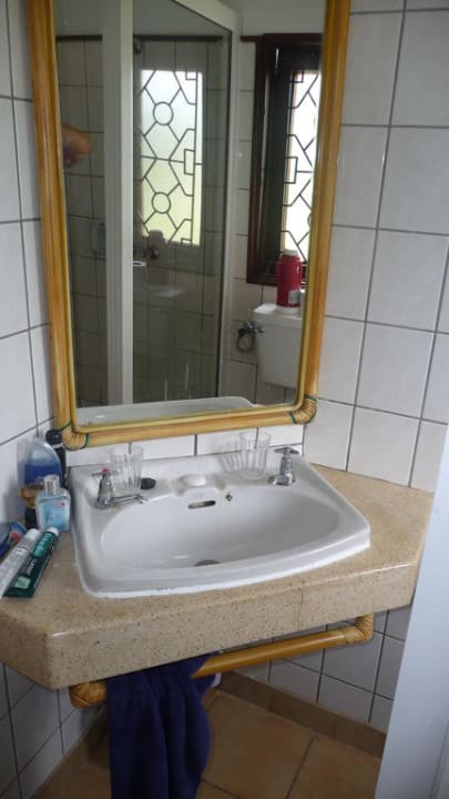 Waschbecken mit viel Platz  Neptune Village Beach Resort & Spa