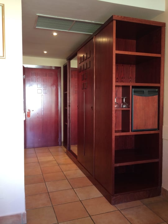 Kleiderschrank und Minibar Aldiana Club Andalusien