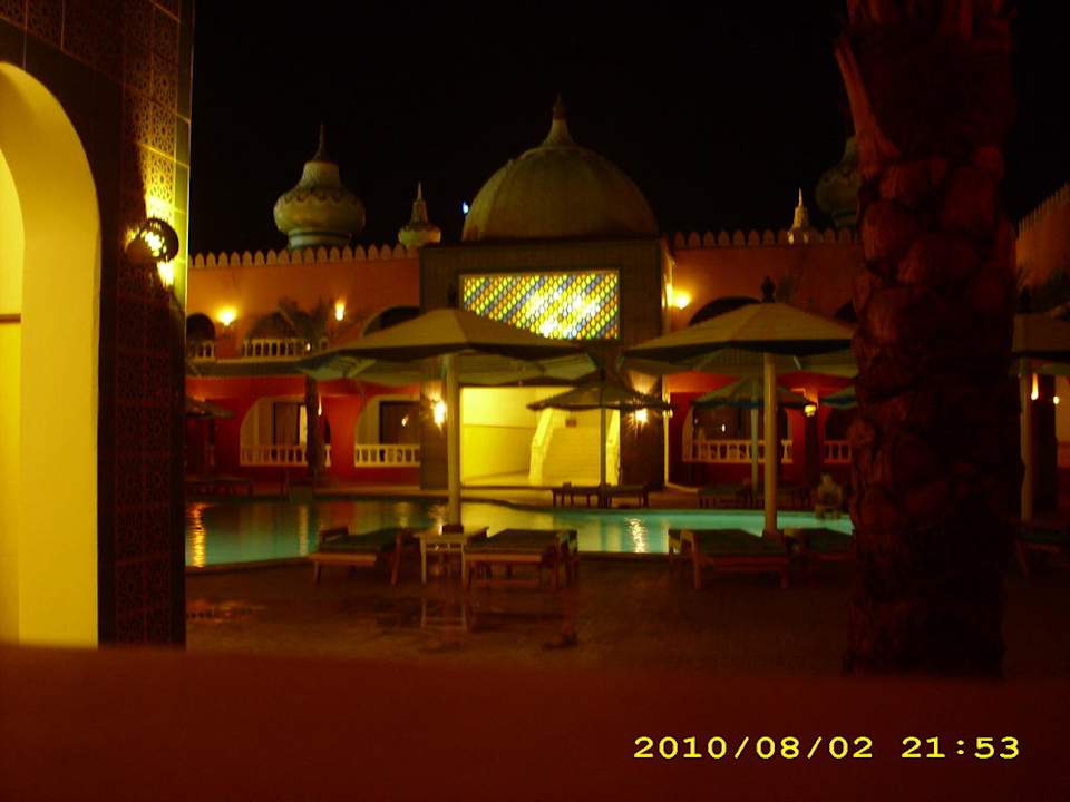 "Unser" Innenpool bei Nacht Pickalbatros Alf Leila Wa Leila Resort - Neverland Hurghada