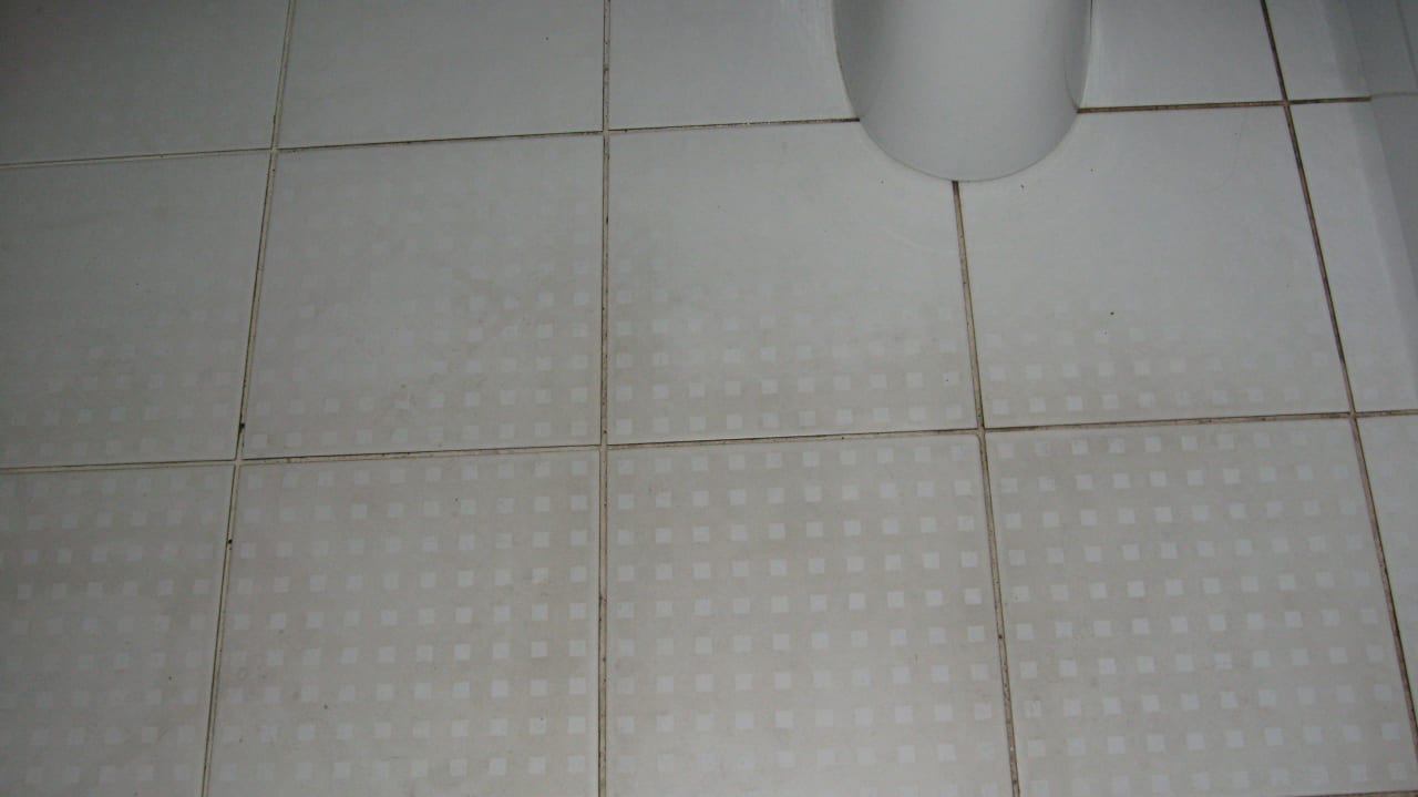 Badezimmer, sauber aber abgenützt Saphir Hotel & Villas