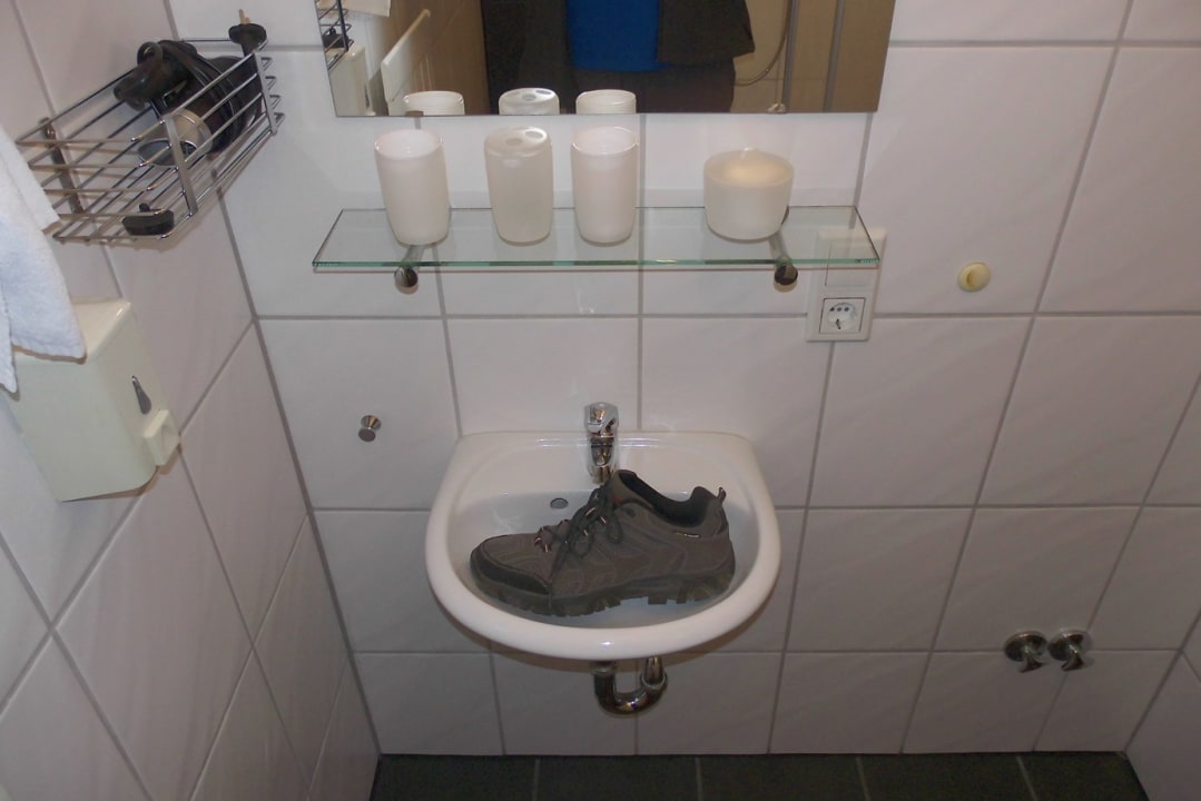 Mini-Waschtisch im Badezimmmer ! Vakantiehotel De Lange Man