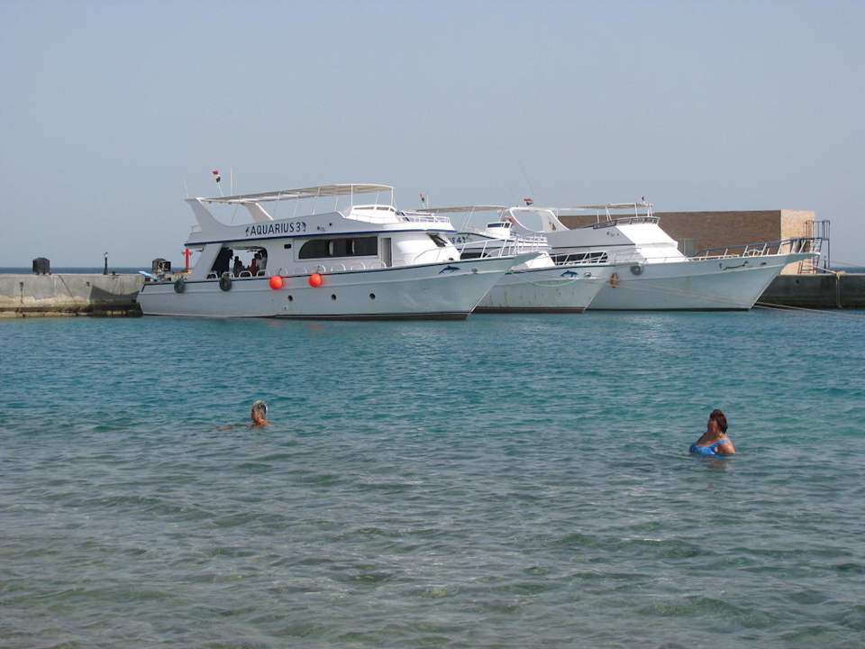 Яхты на пирсе Palm Beach Resort