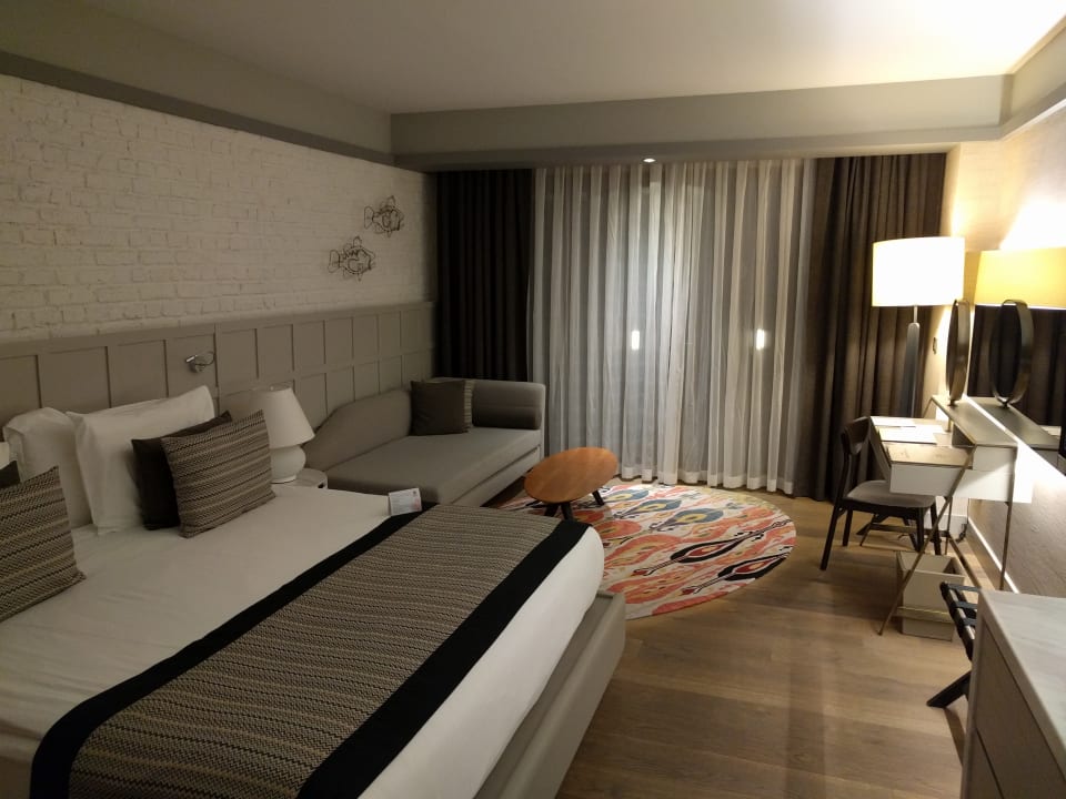 Zimmer Acanthus Cennet Barut Collection