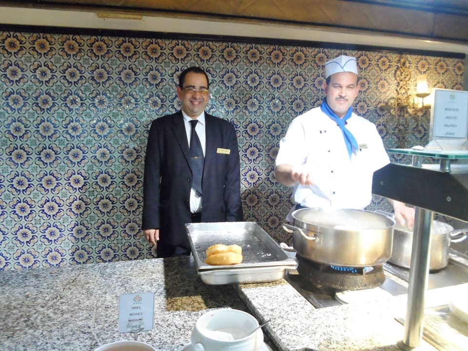 Restaurantchef und Schmalzkuchenbäcker Marhaba Royal Salem