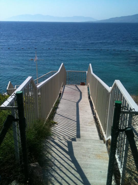 Treppe zur Badeplattform Xanadu Island Hotel