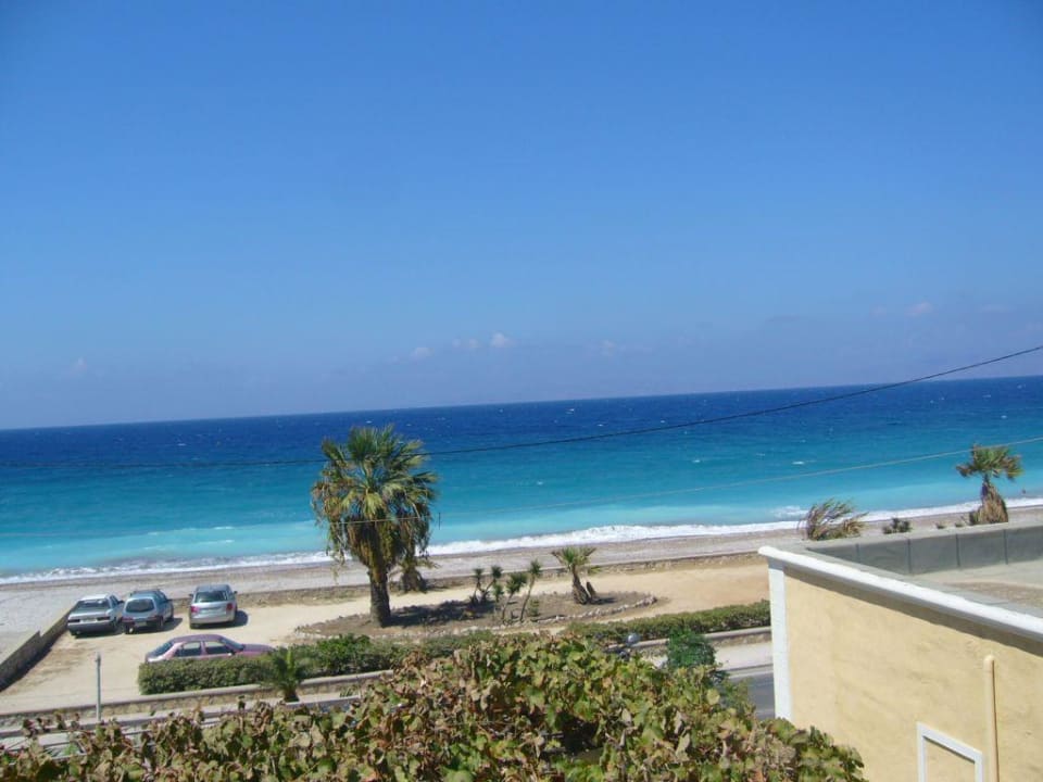 Vista dalla piscina. Hotel Sirene Beach