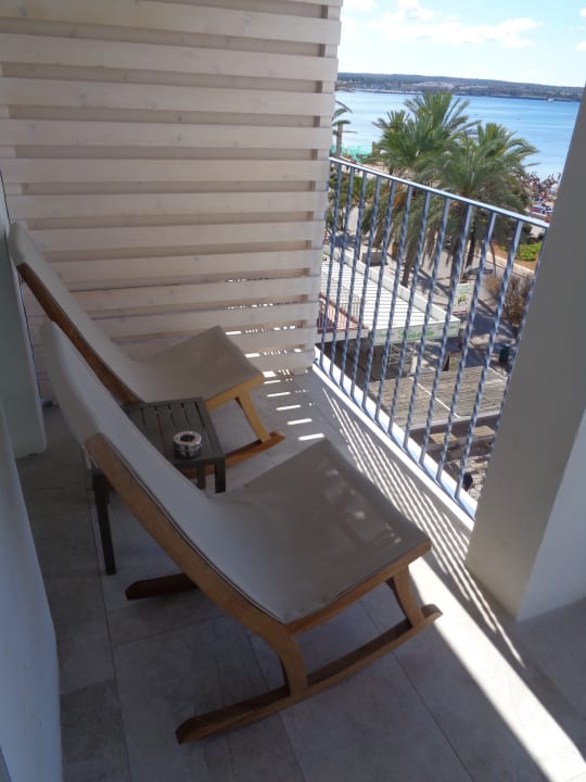 Die Schaukelstühle auf unserem Balkon Myseahouse Flamingo - Adults only