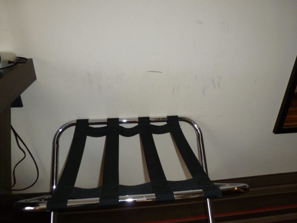 Dreckige Wand Leonardo Hotel Berlin