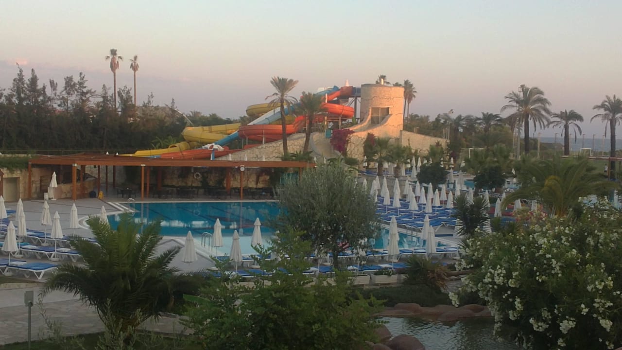 2. Pool Blue Waters Club