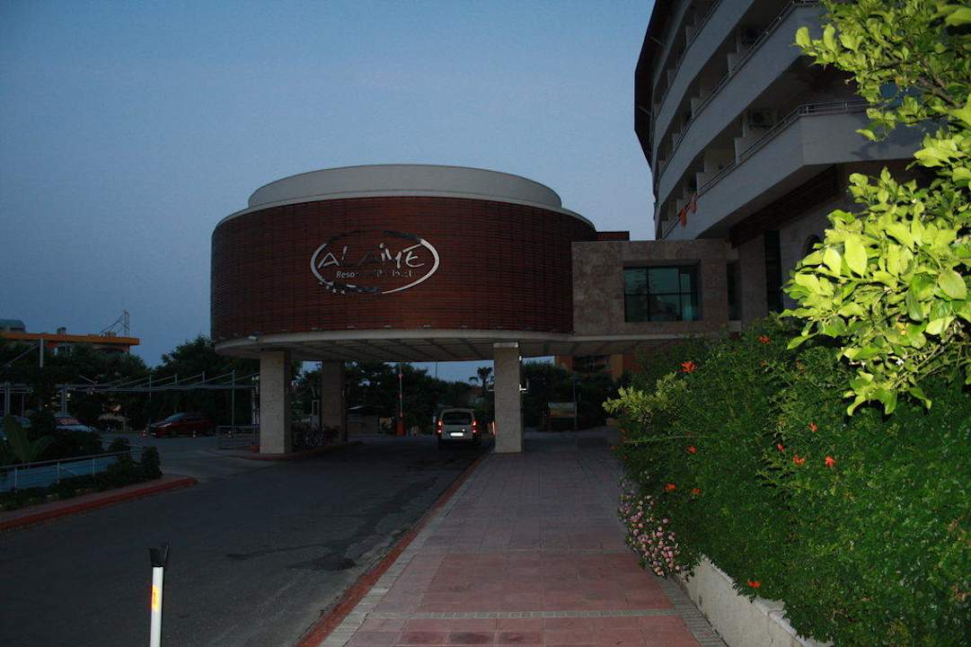 Die Zufahrt Alaiye Resort & Spa