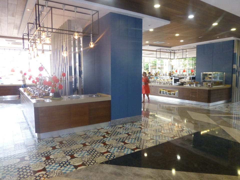 Gastro Saturn Palace Resort Hotel