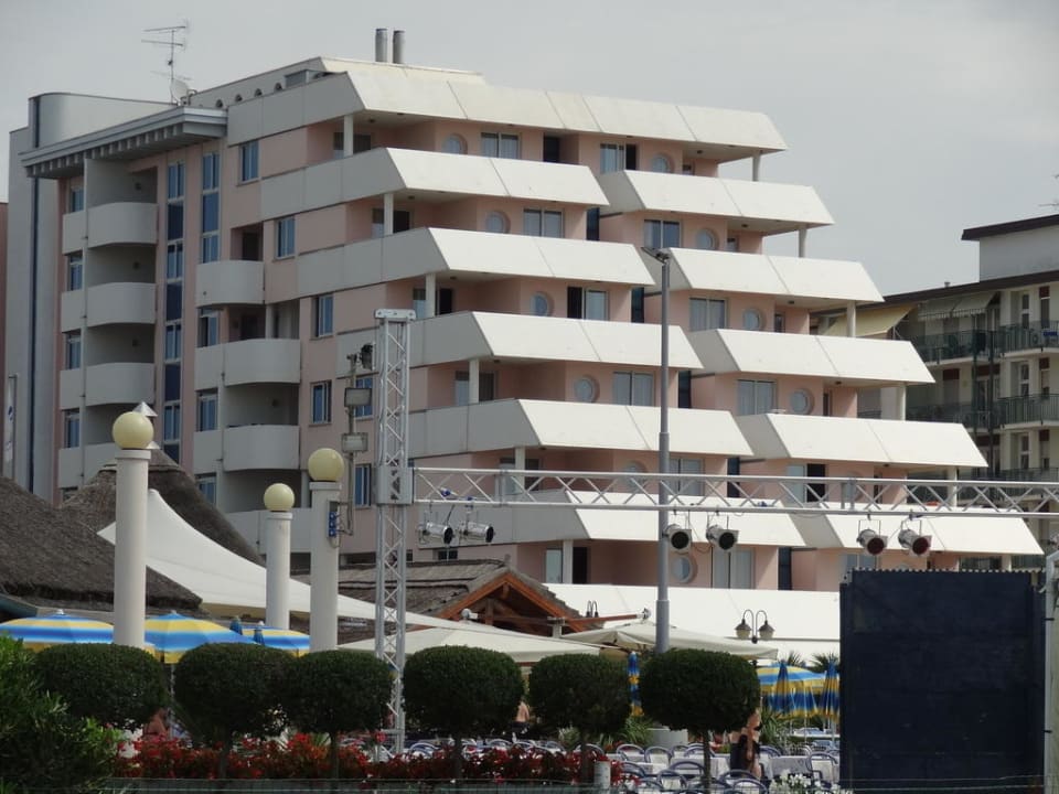 Blick auf das Hotel Aparthotel Holiday