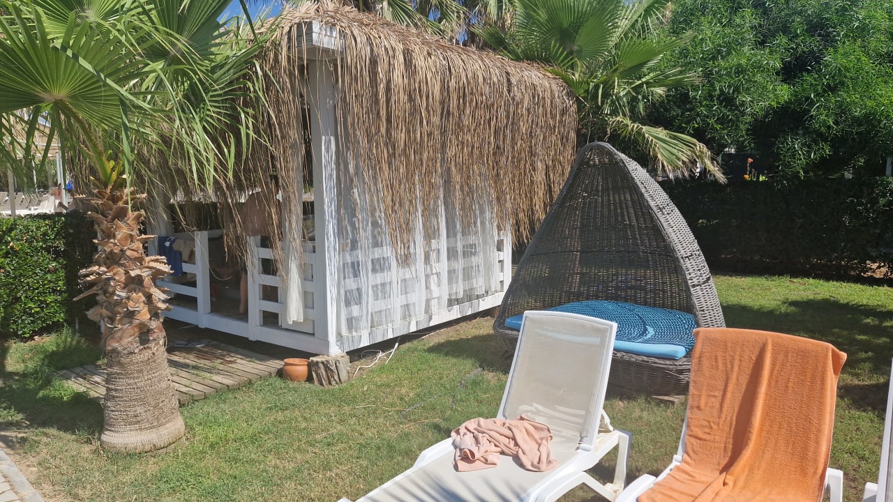 Gartenanlage J'adore Deluxe Hotel & Spa