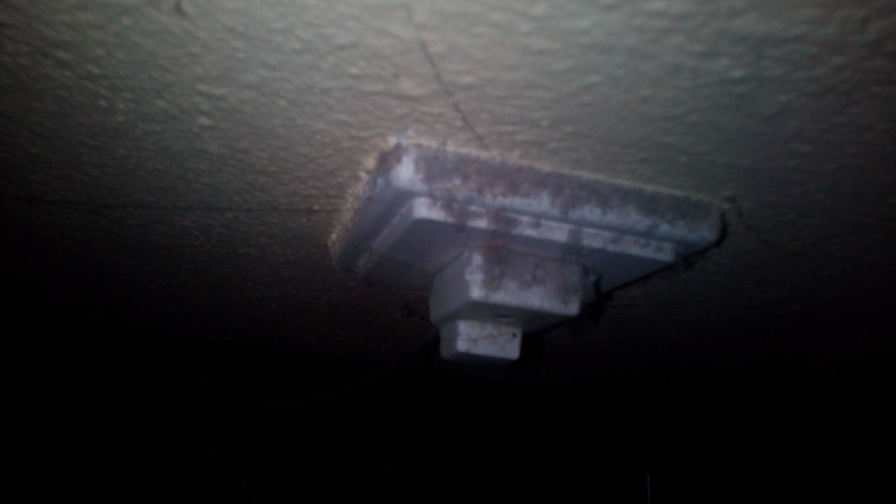 Telefonanschlußdose mit Patine. Hotel Henrietta