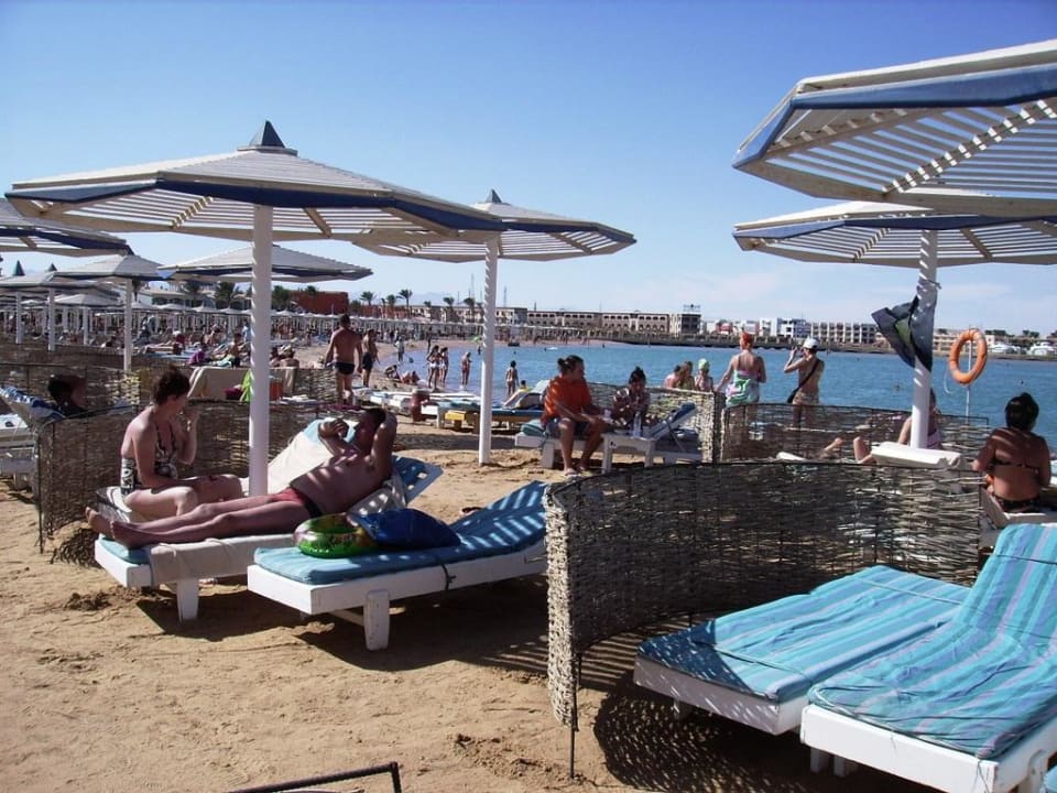 Am Strand Pickalbatros Alf Leila Wa Leila Resort - Neverland Hurghada