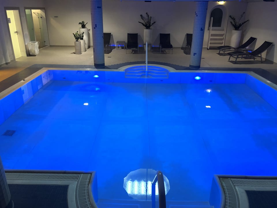 Pool Essential by Dorint Frankfurt-Niederrad