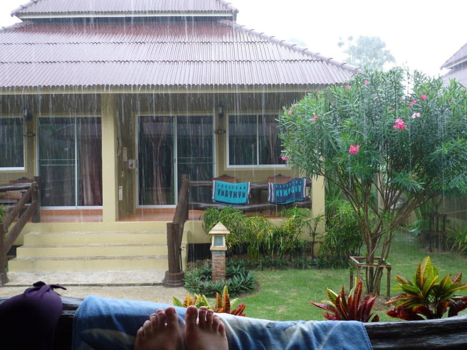 Ein Nachmittagsregen Hotel Lanta Castaway Resort