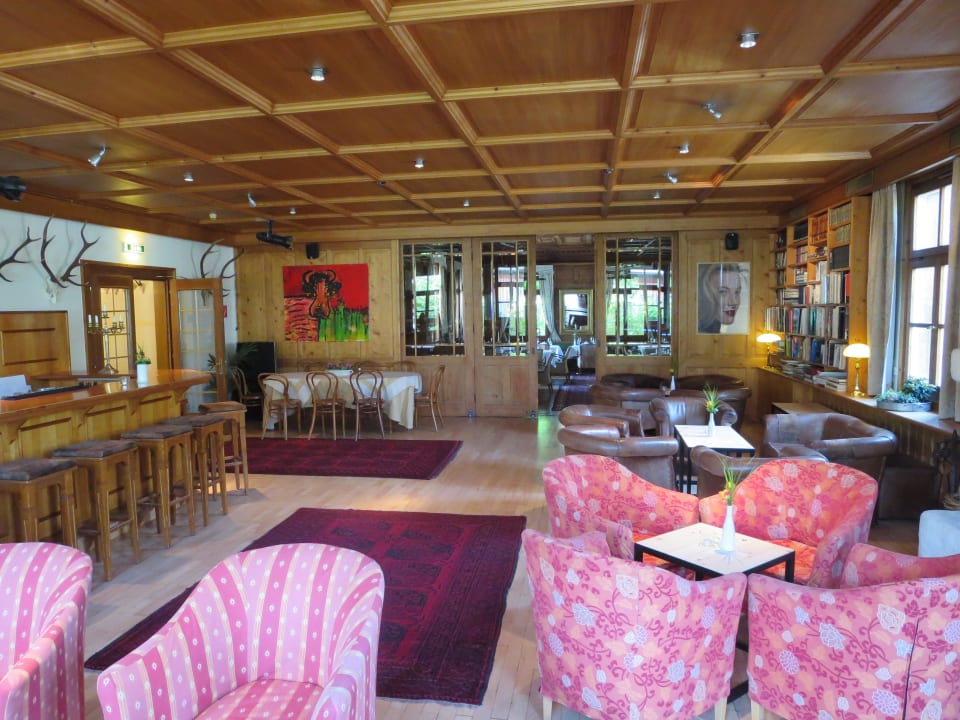 Platzwahl zwischen Büffet - Bar - Bibliothek Hirschen Schwarzenberg - Fine Hotel, Restaurant & Spa